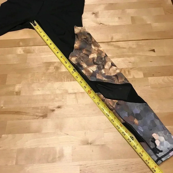 Athleta Asym Mesh Sonar Tight Leggings Pants Women’s Size XS Black Gold Silver - Picture 8 of 14